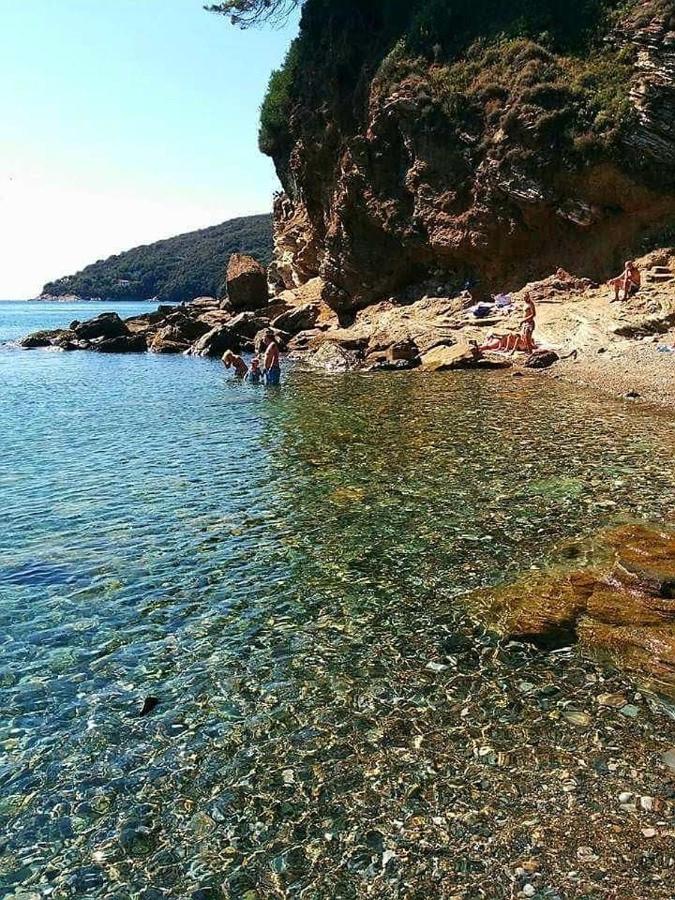 Appartamenti Estivi Anna E Pino Rio Marina Bagian luar foto