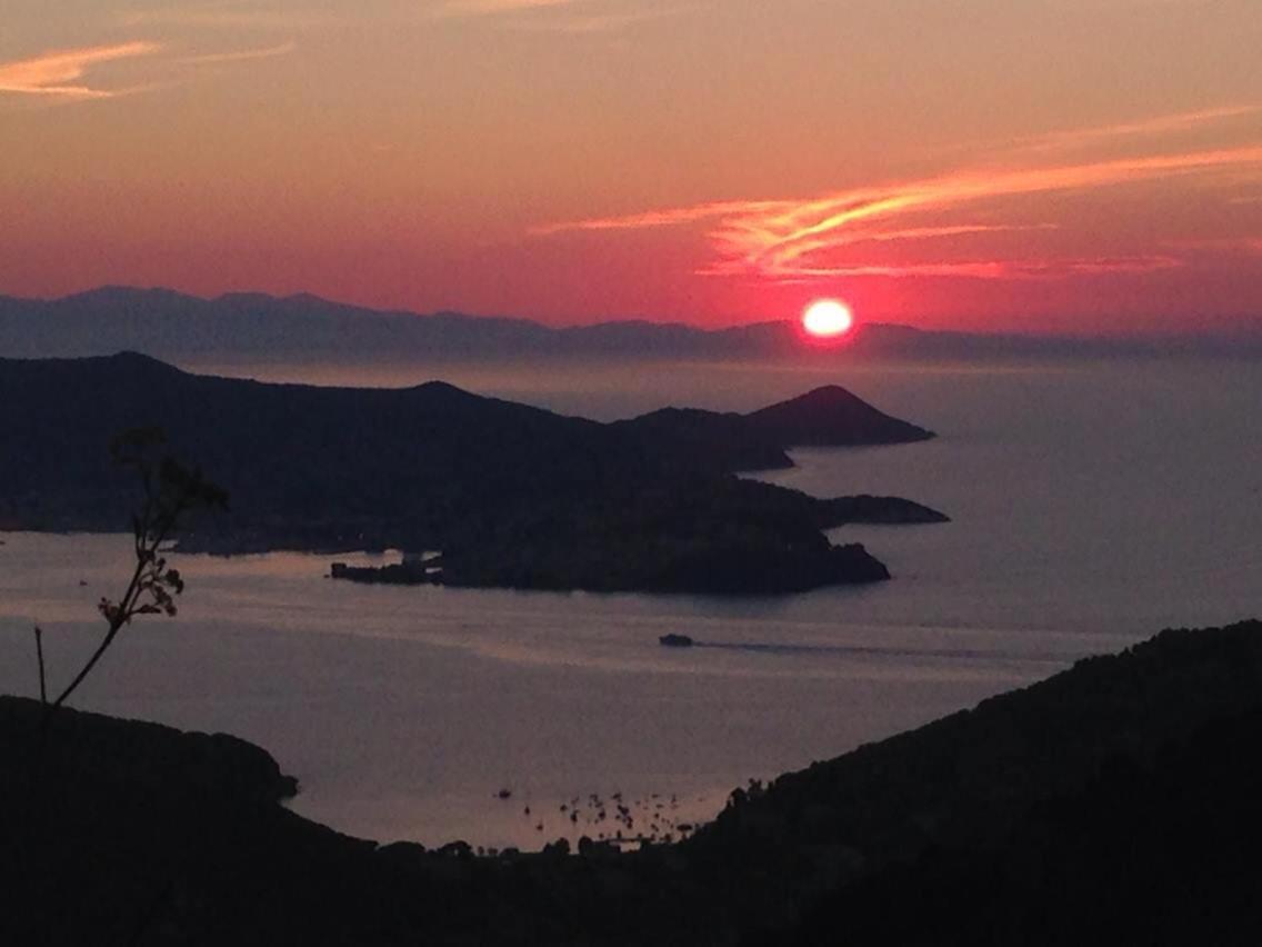 Appartamenti Estivi Anna E Pino Rio Marina Bagian luar foto